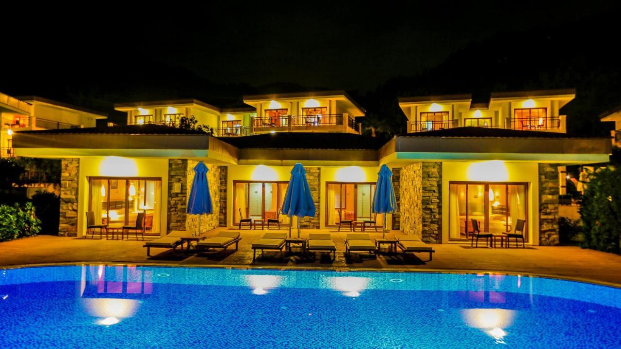 Deluxe Room Pool View