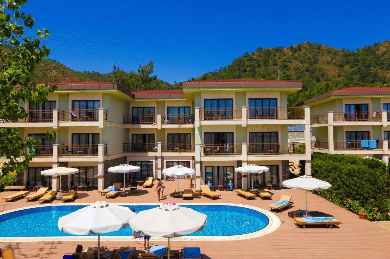 Deluxe Room Pool View